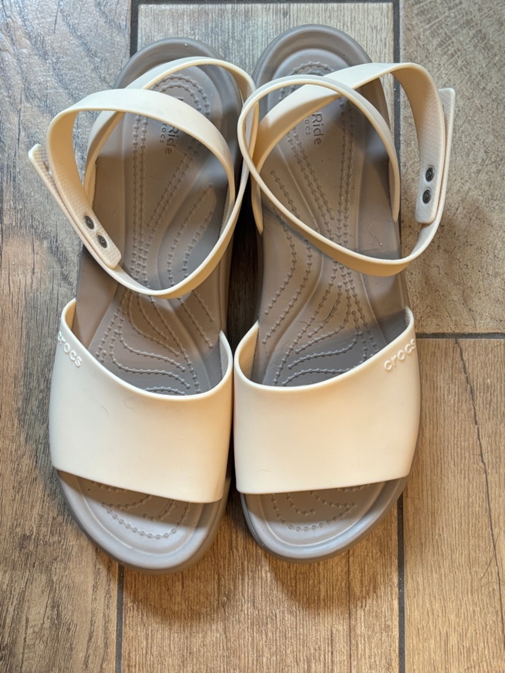 LiteRide by CROCS Women's Two-Tone Neutral Sandal in Shitiake Sz 10